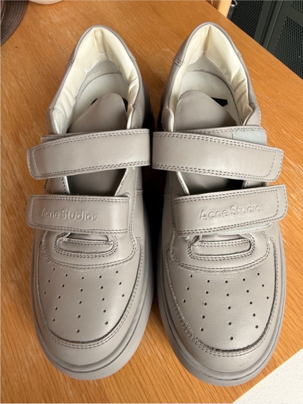 Acne Studios SOLD OUT Beige/Taupe Leather Velcro Sneakers 40 Tracy Anderson